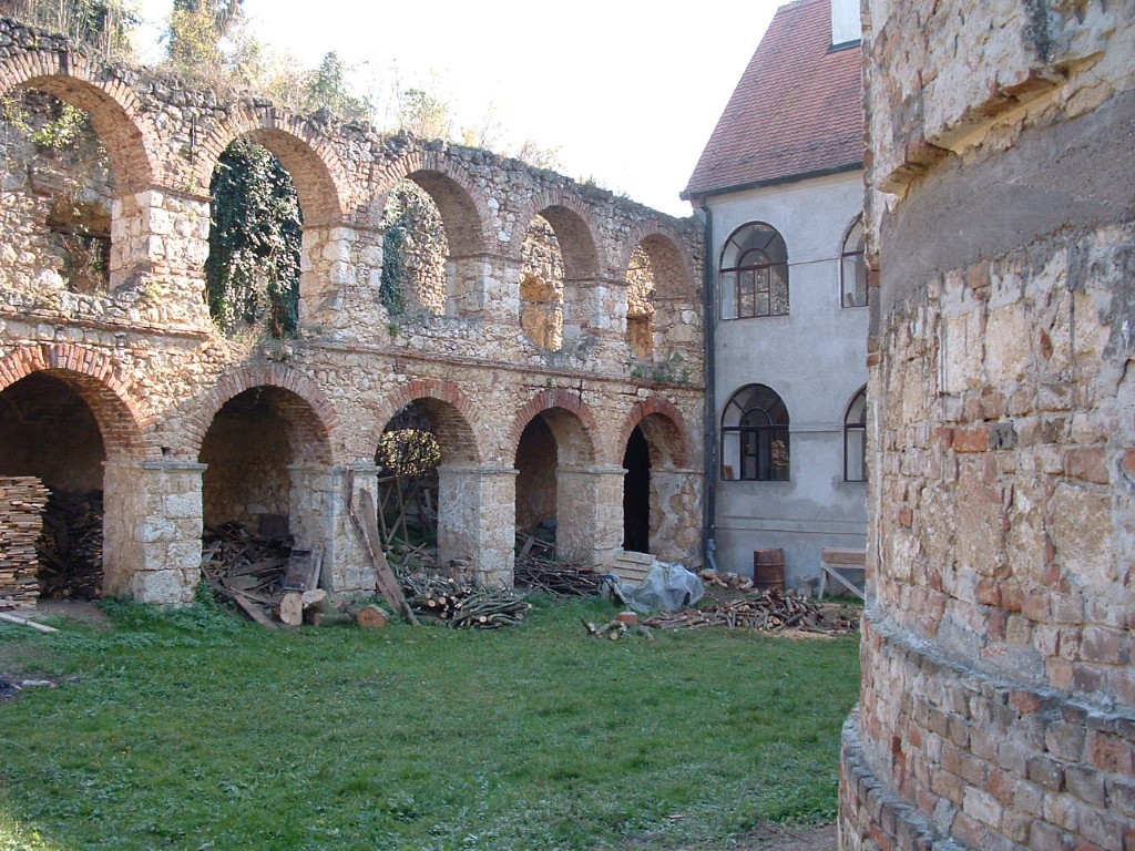 Фотографија из галерије Манастира Кувеждин, 2005 (11)